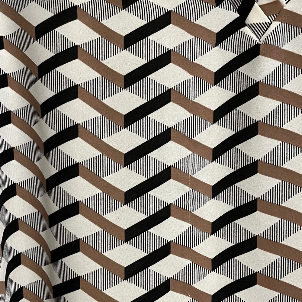 Geometric Patterned Blouse - Picture 4 of 7